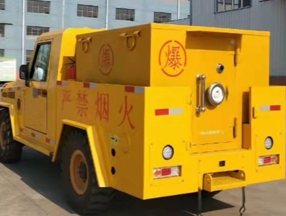 凤泉凯龙爆破器材运输车：保障爆破任务的安全运行