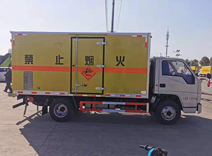 凤泉爆破器材运输车工人安全操作规范与智能技术保障
